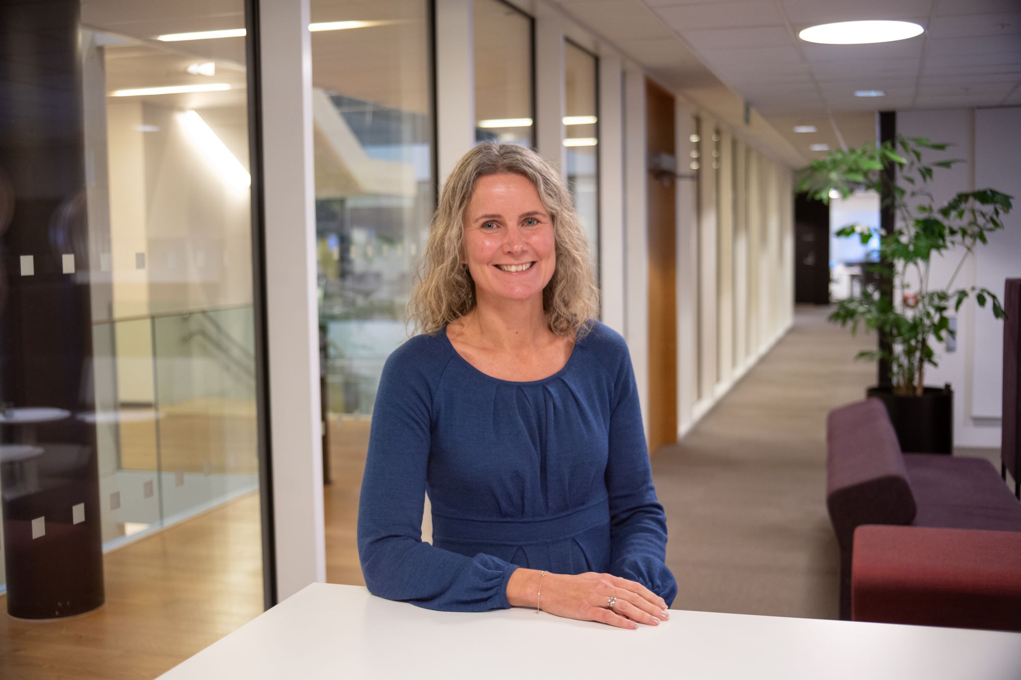 Portrett av smilende kvinne Solveig Skjermo i SPK